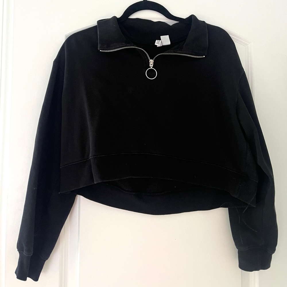 Black cropped-collared quarter zip, in perfect condition!